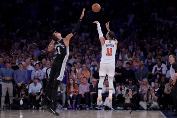 开云体育登录入口-Skip：NBA太偏袒文班 对布伦森做出扎扎垫伦纳德脚的动作却没被吹